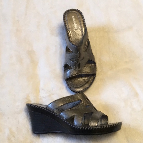 Unlisted wedge sandal. - Picture 2 of 6